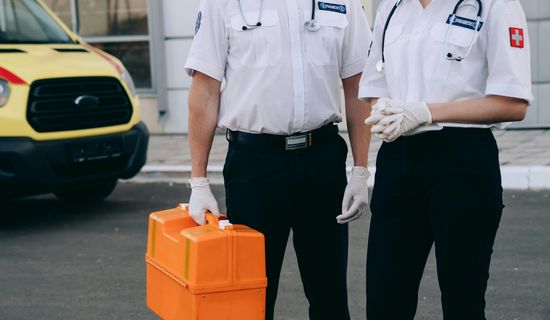祁东救护车转运病人车速和普通车一样快吗?